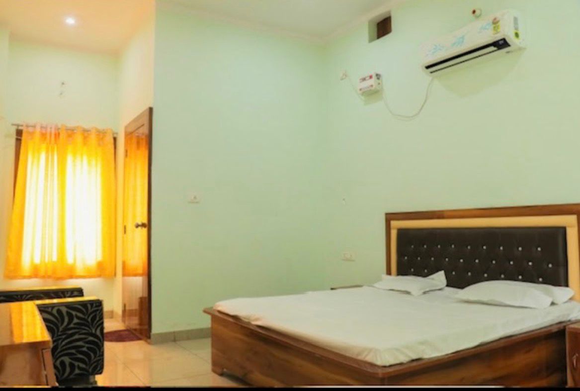 Raj Garden deluxe room